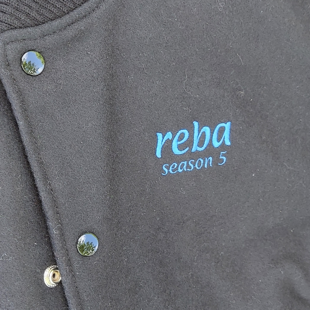 Reba season 5 TV show memorabilia jacket